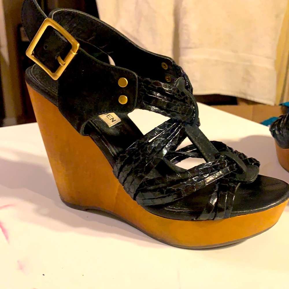 Steve Madden open toe ankle strap wedge size 6
